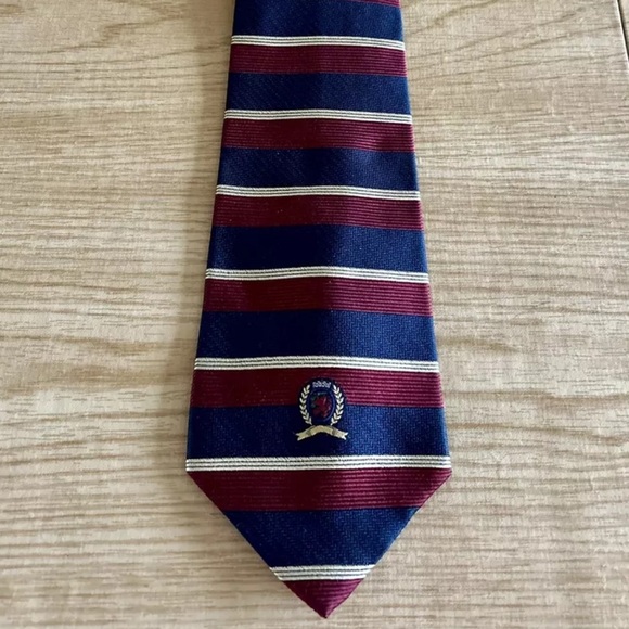 TOMMY HILFIGER VINTAGE
STRIPED BURGUNDY TIE - Picture 2 of 6